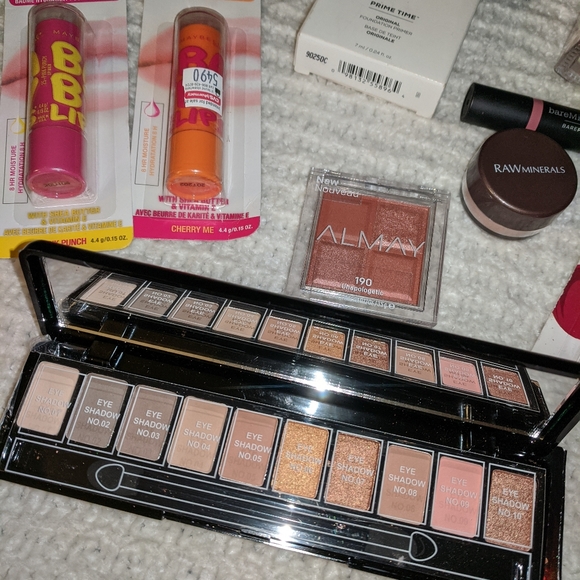 Makeup Bundle - Picture 5 of 12